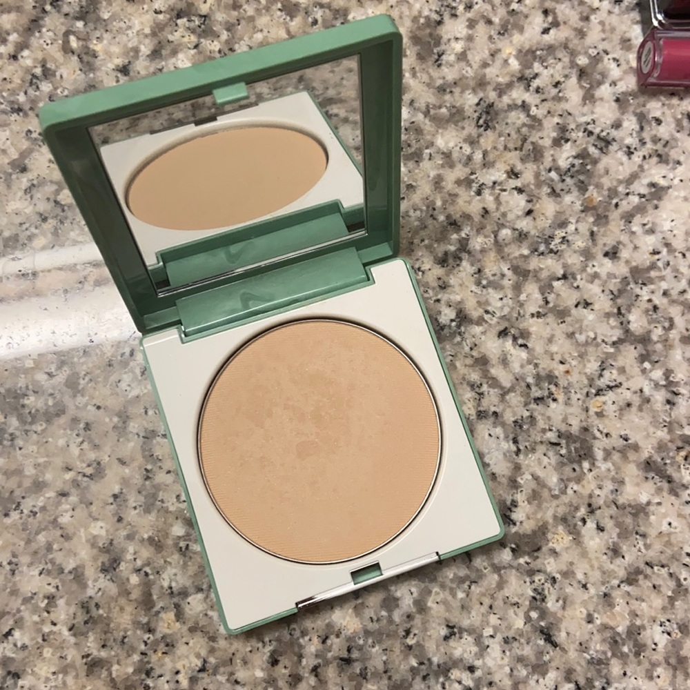 Clinique stay-matte sheer pressed powder oil-free